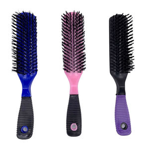 Brosse plastique avec poignee design rainure