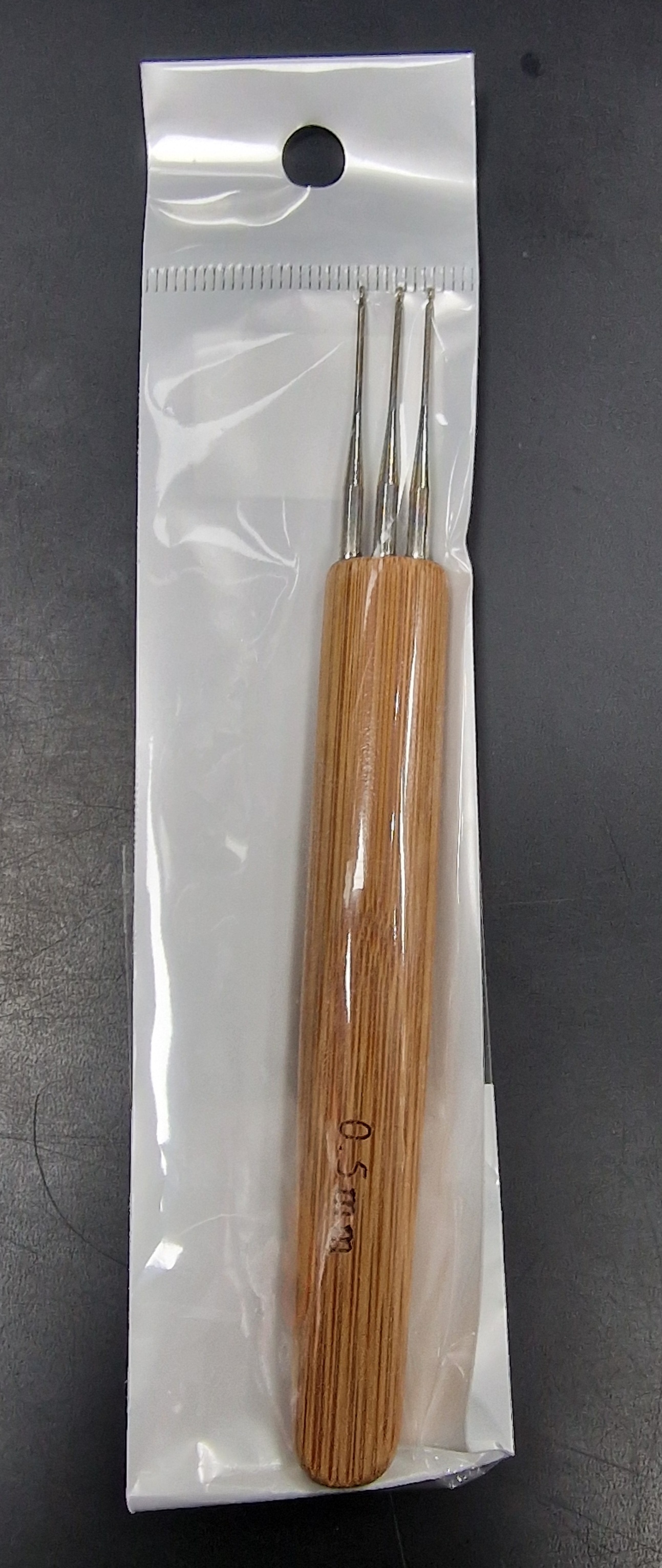 Crochet Aiguilles A Trois En Bois # 0.5mm